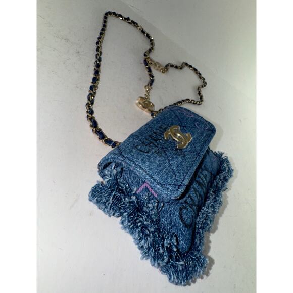 Chanel 22P Blue Denim Graffiti Black Pink CC Logo Frayed Credit Card Belt Bag - Picture 15 of 16
